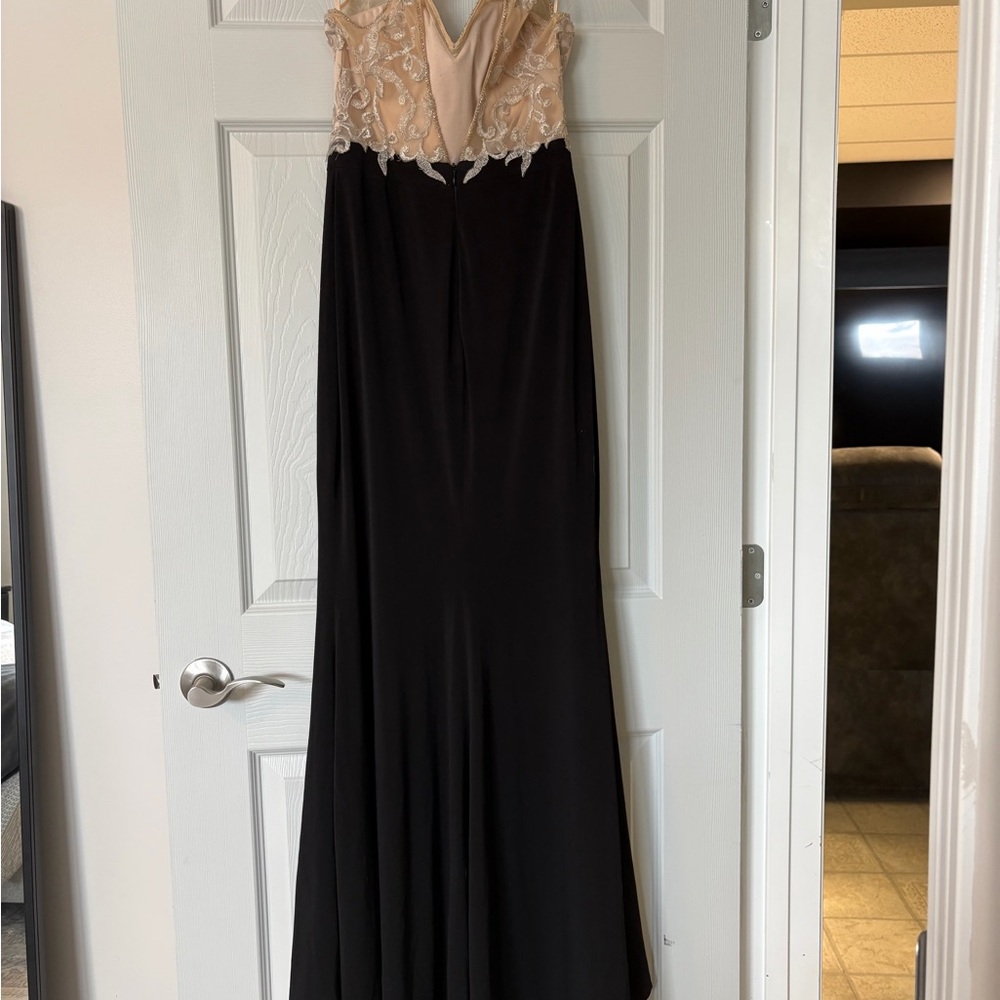 Graduation Gown - Picture 2 of 9